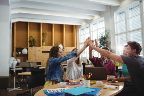 5 astuces irrésistibles pour faire briller votre entreprise tout l’été (et attirer les talents Tech pendant la trêve !)