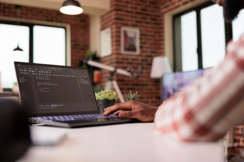 Développement web vs No Code – quelle solution choisir en 2025 ?