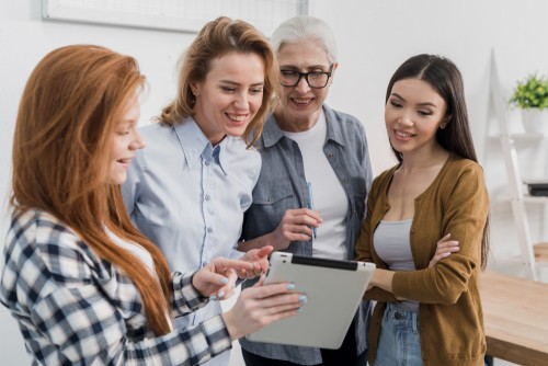 Femmes dans la tech : découvrez les associations qui façonnent l'avenir de l'industrie