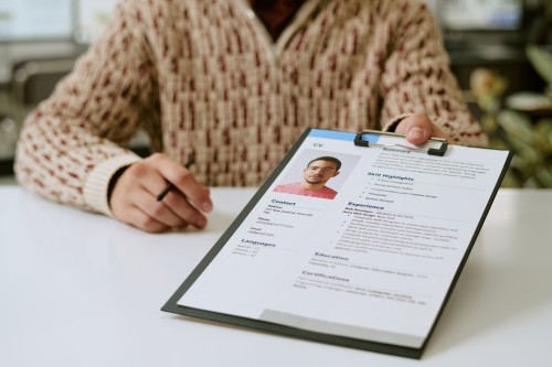 Freelance IT : comment structurer un CV pour des missions courtes