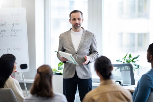 Le pitch qui fait dire oui : 30 secondes pour convaincre un recruteur Tech