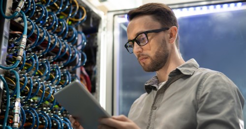 Quelle formation pour devenir ingénieur système ?