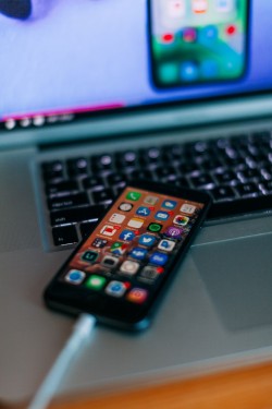 Réseaux sociaux et matériel informatique : quels sont mes droits ?