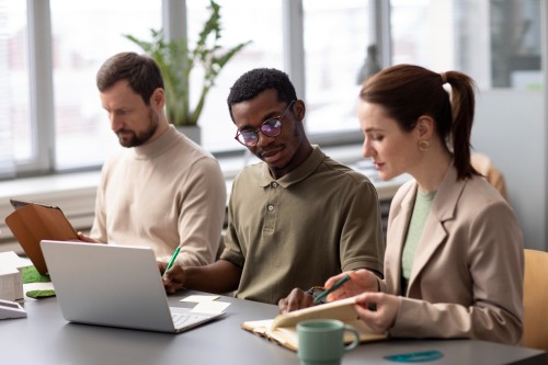 Should technology job applicants name-drop past IT employers?
