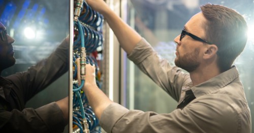 Top pay for contract network engineers in 2025 be like…