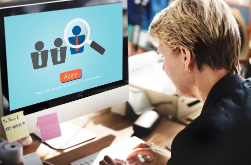 Votre annonce contre 200 autres : ce qui fait cliquer un candidat tech en septembre