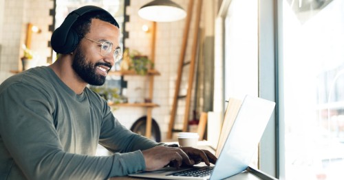 What are the benefits and pitfalls of IT contracting?